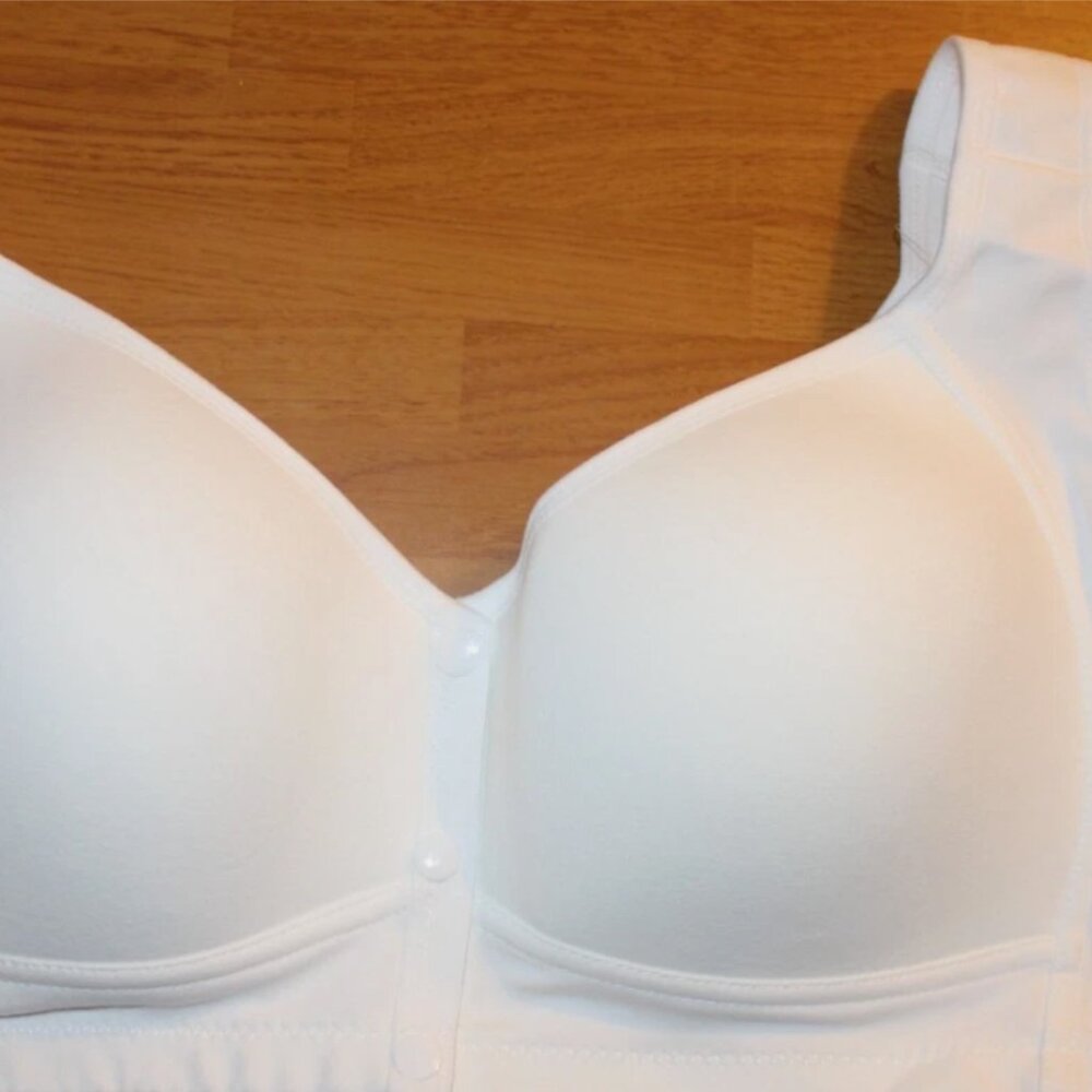 New Daisy Bra White Snap Front 3XL NWT Padded Cups Stretch Back Cotton Blend